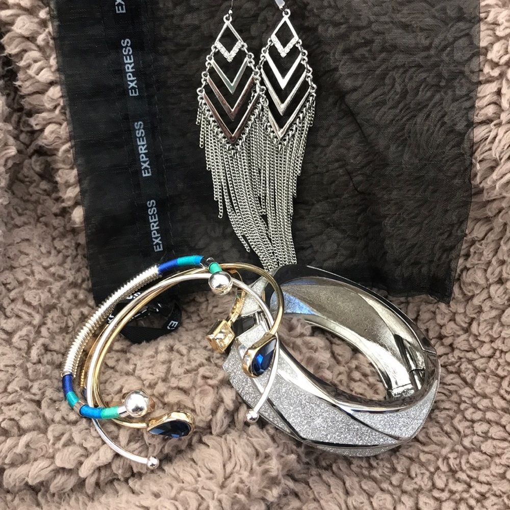 Beautiful Express Bracelets and Earrings NWOT
